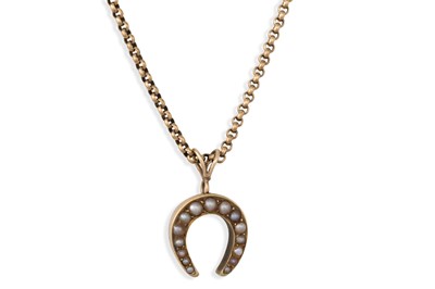 Lot 100 - AN ANTIQUE SEED PEARL HORSE SHOE PENDANT, on a...