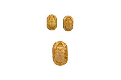 Lot 210 - A 20TH CENTURY HIGH CARAT EGYPTIAN GOLD SCARAB...