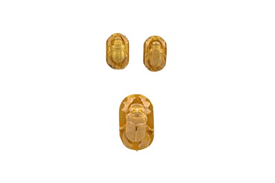 Lot 4 - A 20TH CENTURY HIGH CARAT EGYPTIAN GOLD SCARAB...