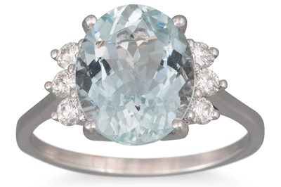 Lot 174 - AN AQUAMARINE AND DIAMOND RING, the oval...