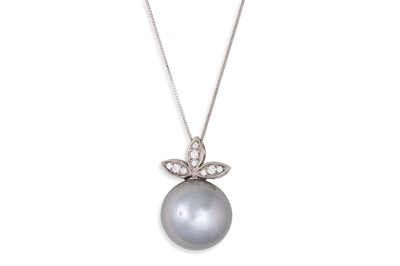 Lot 195 - A TAHITIAN PEARL AND DIAMOND SET PENDANT, to a...