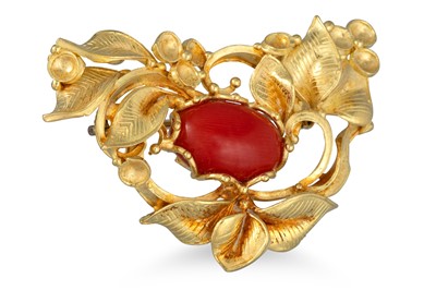 Lot 205 - A GOLD AND MEDITERRANEAN CORAL SET BROOCH, of...