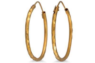 Lot 122 - A PAIR OF 21CT HOOP EARRINGS