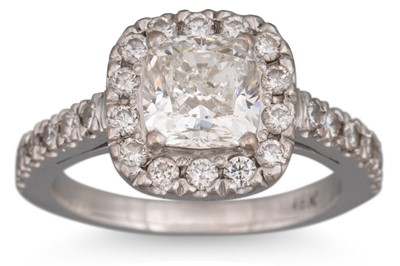 Lot 89 - A DIAMOND CLUSTER RING, the cushion cut...