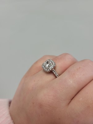 Lot 167 - A DIAMOND CLUSTER RING, the cushion cut...