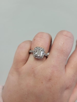 Lot 167 - A DIAMOND CLUSTER RING, the cushion cut...