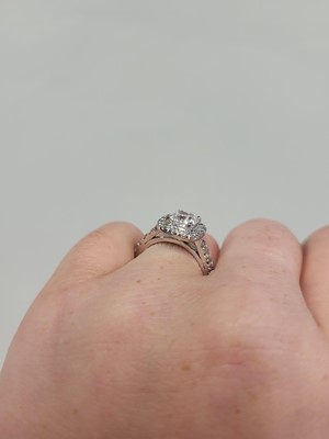 Lot 167 - A DIAMOND CLUSTER RING, the cushion cut...