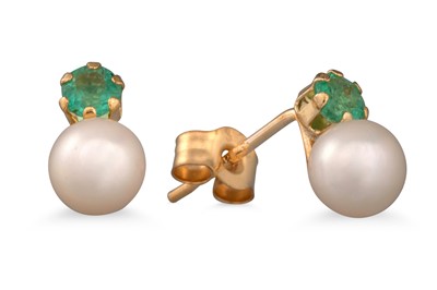 Lot 62 - A PAIR OF CULTURED PEARL AND EMERALD EARRINGS,...