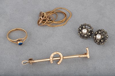 Lot 99 - A COLLECTION OF JEWELLERY ITEMS, a 9ct gold...