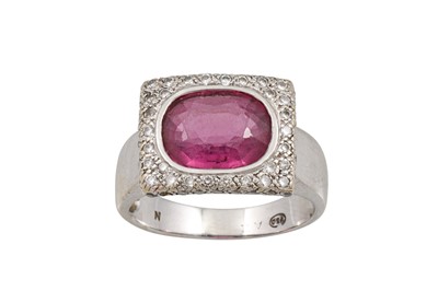 Lot 261 - A TOURMALINE AND DIAMOND CLUSTER RING, mounted...