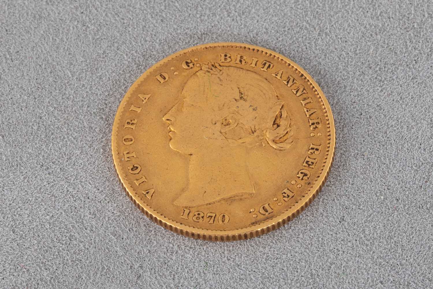 Lot 60 - A VICTORIAN FULL GOLD AUSTRALIAN SOVEREIGN...