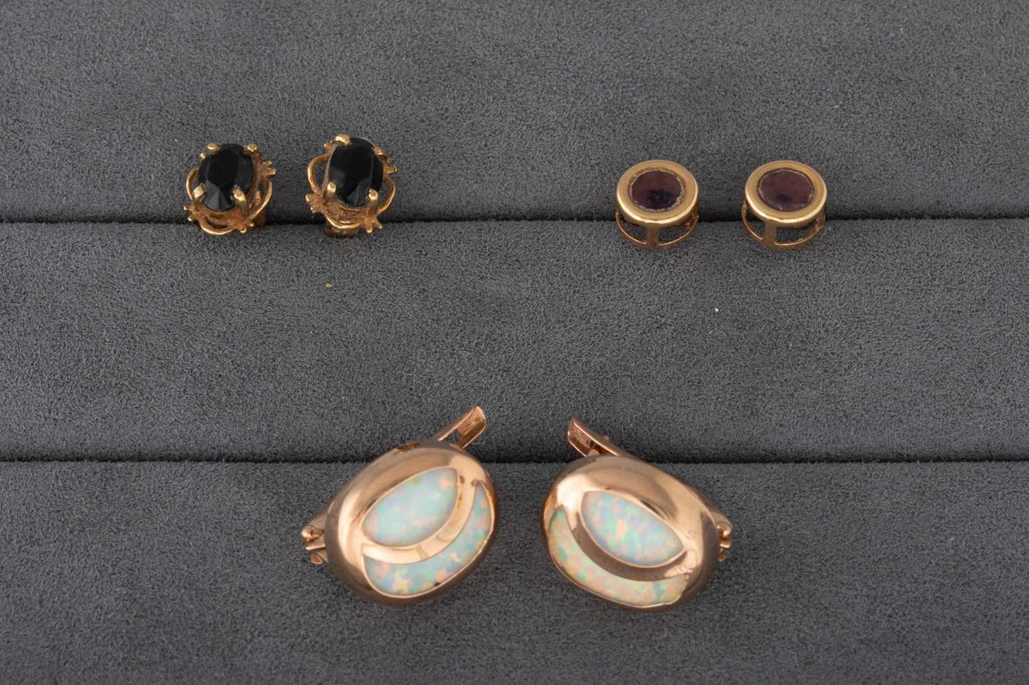 Lot 61 - THREE PAIRS OF STONE SET EARRINGS, 4 g.