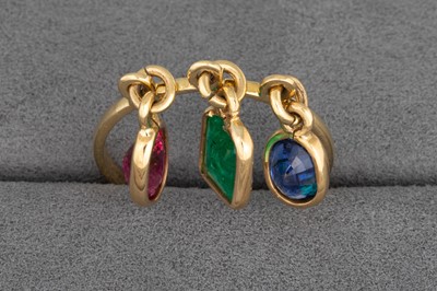 Lot 42 - AN EMERALD, RUBY AND SAPPHIRE RING, the three...
