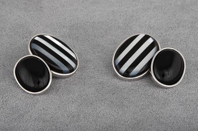 Lot 110 - A PAIR OF ONYX AND MOTHER-OF-PEARL CUFF LINKS