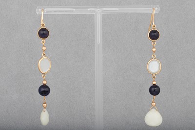 Lot 114 - A PAIR OF MOTHER-OF-PEARL, IOLITE & ONYX DROP...