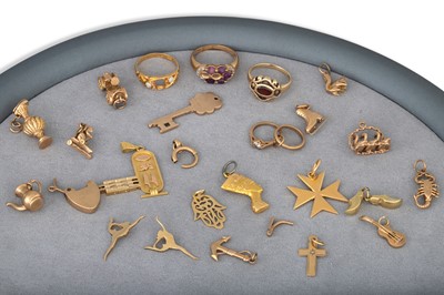 Lot 9 - A COLLECTION OF GOLD RINGS, a Maltese cross...