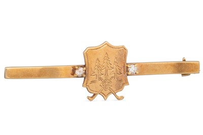 Lot 16 - A DIAMOND SET BAR BROOCH, in 9ct gold