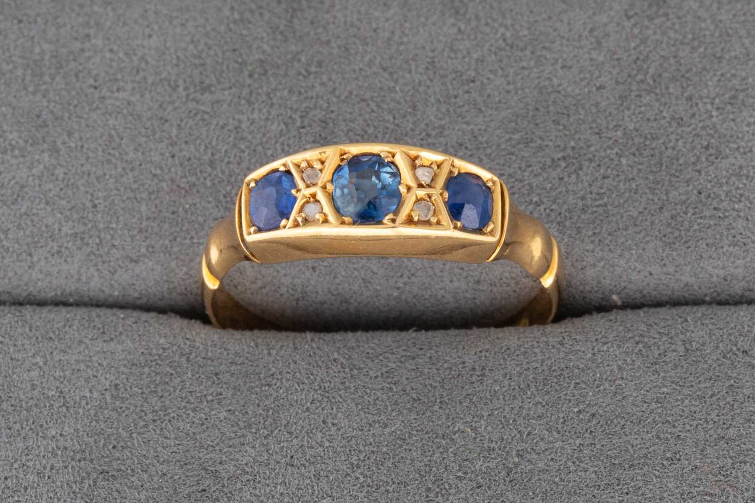 Lot 103 - AN ANTIQUE SAPPHIRE AND DIAMOND RING, mounted...