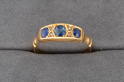 Lot 103 - AN ANTIQUE SAPPHIRE AND DIAMOND RING, mounted...