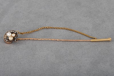 Lot 26 - AN ANTIQUE DIAMOND AND SEED PEARL TIE PIN,...