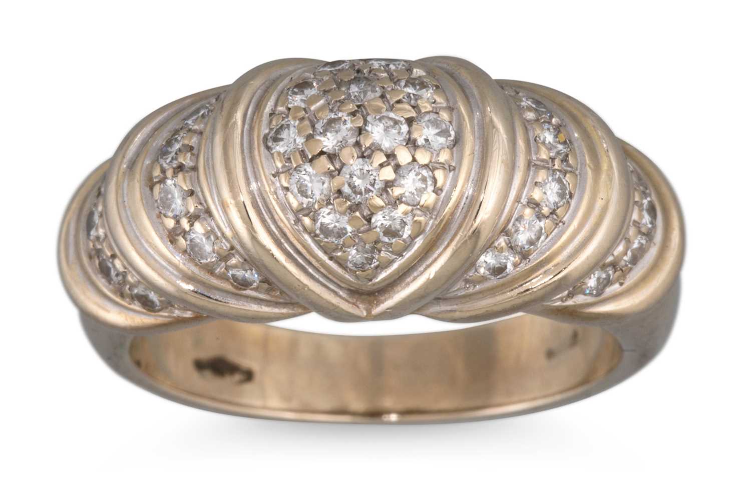 Lot 111 - AN 18CT GOLD DIAMOND SET RING, set with round...