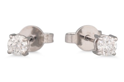 Lot 146 - A PAIR OF DIAMOND STUD EARRINGS, the brilliant...