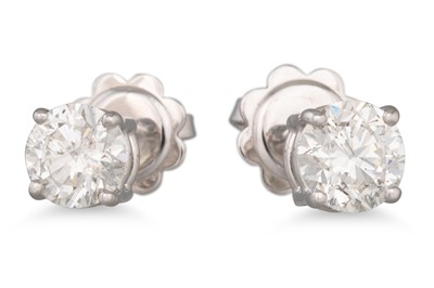 Lot 148 - A PAIR OF DIAMOND STUD EARRINGS, the brilliant...