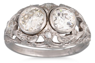 Lot 284 - AN ANTIQUE TWO STONE DIAMOND CLUSTER RING,...