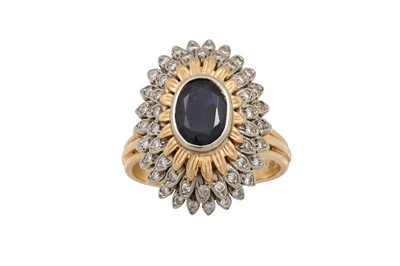 Lot 272 - A VINTAGE SAPPHIRE AND DIAMOND CLUSTER RING,...