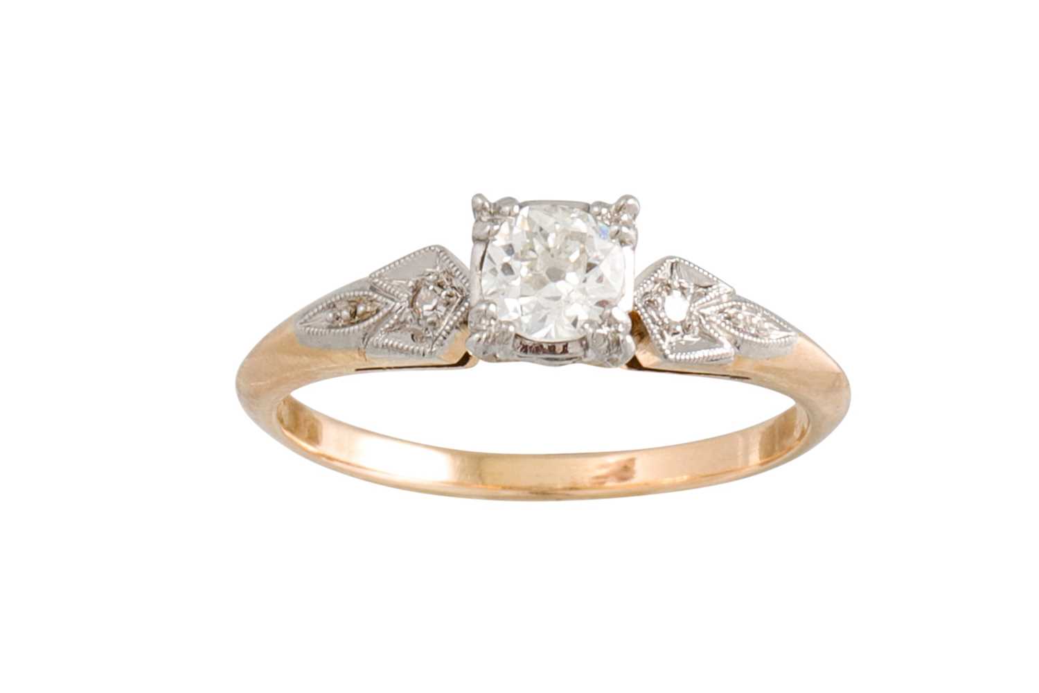 Lot 100 - A VINTAGE DIAMOND SOLITAIRE RING, the old cut...