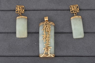 Lot 95 - A JADE AND 9CT GOLD PENDANT, with matching...