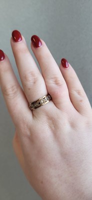 Lot 13 - A 9CT GOLD BAND RING, 4 G., size P-Q