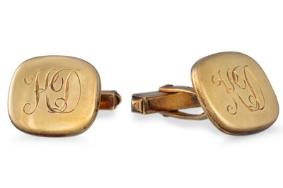 Lot 76 - A PAIR OF 14CT GOLD CUFF LINKS, 11.4 g.