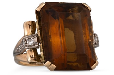 Lot 262 - A RETRO 1940'S CITRINE AND DIAMOND RING,...