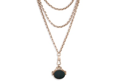 Lot 101 - AN ANTIQUE 9CT GOLD MUFF CHAIN, with an...