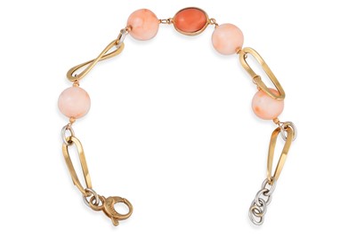 Lot 183 - A MEDITERRANEAN CORAL BRACELET, the beaded and...