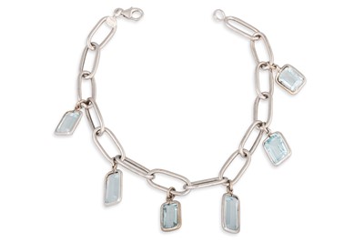 Lot 184 - AN AQUAMARINE BRACELET, the rectangular...