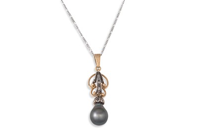 Lot 197 - A VINTAGE TAHITIAN PEARL AND DIAMOND PENDANT,...