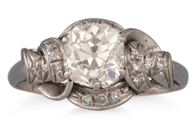 Lot 225 - AN OLD CUT DIAMOND CLUSTER RING, Retro style,...