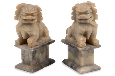 Lot 424 - A PAIR OF CARVED ALABASTER 'DOG OF FO' BOOKENDS