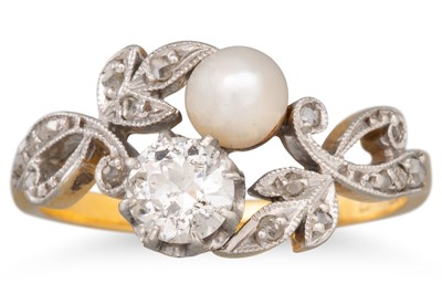 Lot 242 - AN ANTIQUE PEARL AND DIAMOND CROSS OVER RING,...