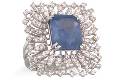 Lot 247 - A SAPPHIRE AND PINK DIAMOND RING, the large...