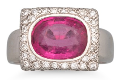 Lot 111 - A TOURMALINE AND DIAMOND RING, mounted in 18ct...