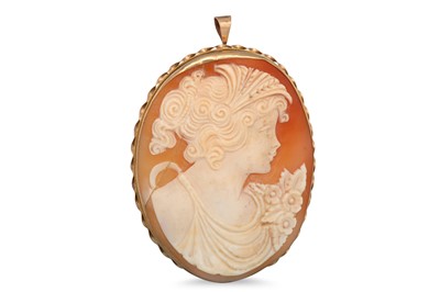 Lot 112 - A CAMEO BROOCH, set in 9ct gold