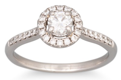 Lot 161 - A DIAMOND SET HALO CLUSTER RING, the centre...