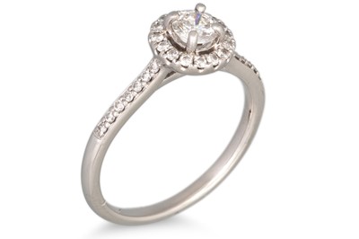 Lot 63 - A DIAMOND SET HALO CLUSTER RING, the centre...