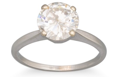 Lot 267 - A DIAMOND SOLITAIRE RING, the brilliant cut...