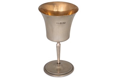 Lot 419 - A VINTAGE IRISH STERLING SILVER GOBLET GILT...