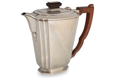 Lot 443 - A SILVER COFFEE POT, Birmingham 1948, ca. 530 g.