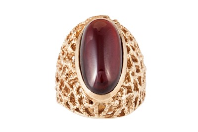 Lot 259 - A GARNET DRESS RING, the large oval cabochon...